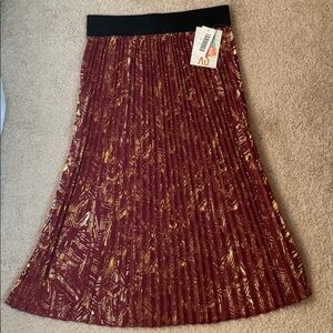 LuLaRoe XS Elegant Gold/Maroon Jill Skirt (Part of the 2 for $10 sale!)
